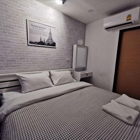 White House Hostel Bangkok Exterior photo