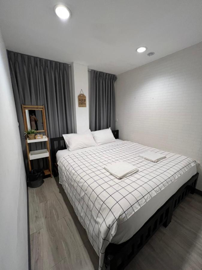 White House Hostel Bangkok Exterior photo