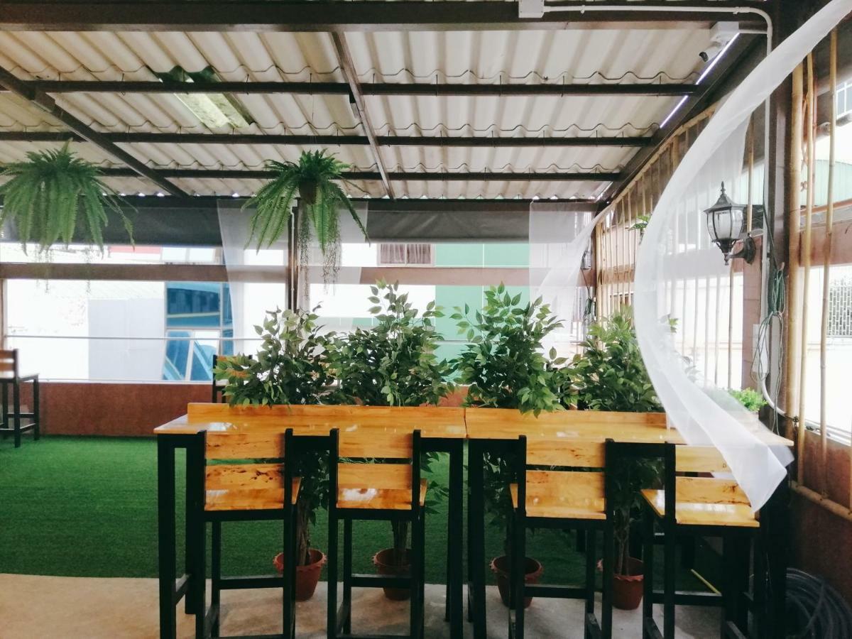 White House Hostel Bangkok Exterior photo