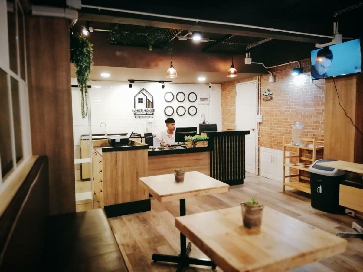 White House Hostel Bangkok Exterior photo