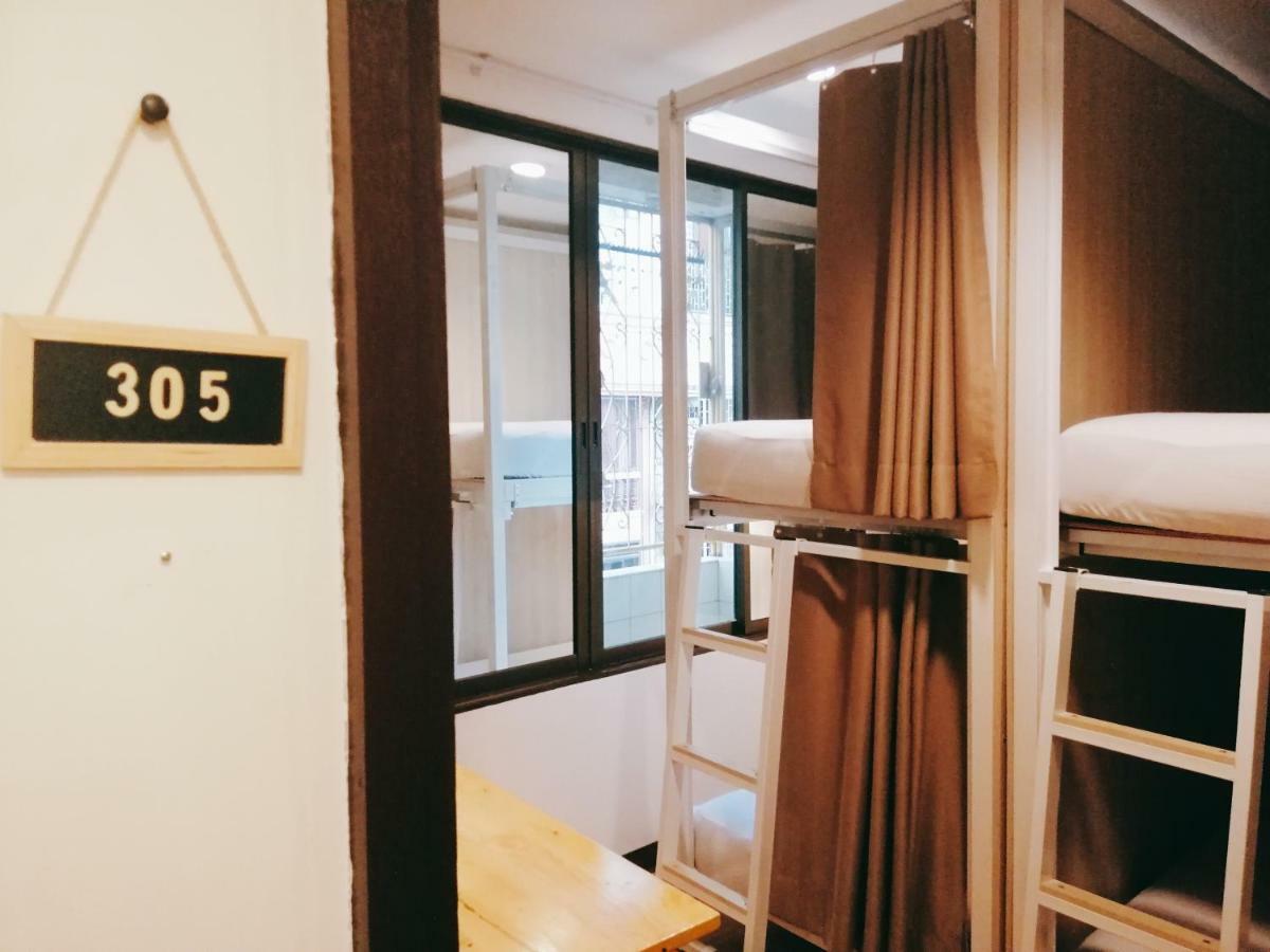 White House Hostel Bangkok Exterior photo