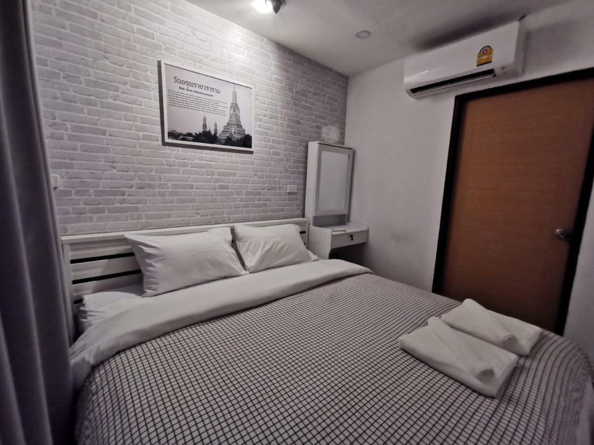 White House Hostel Bangkok Exterior photo
